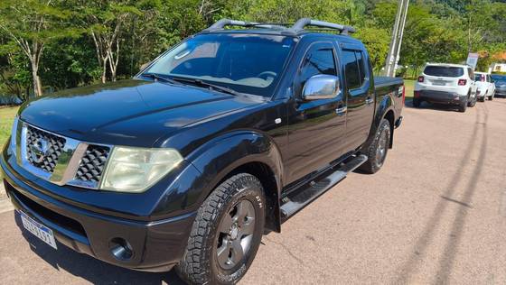 NISSAN FRONTIER 2.5 LE 4X4 CD TURBO ELETRONIC DIESEL 4P AUTOMÁTICO